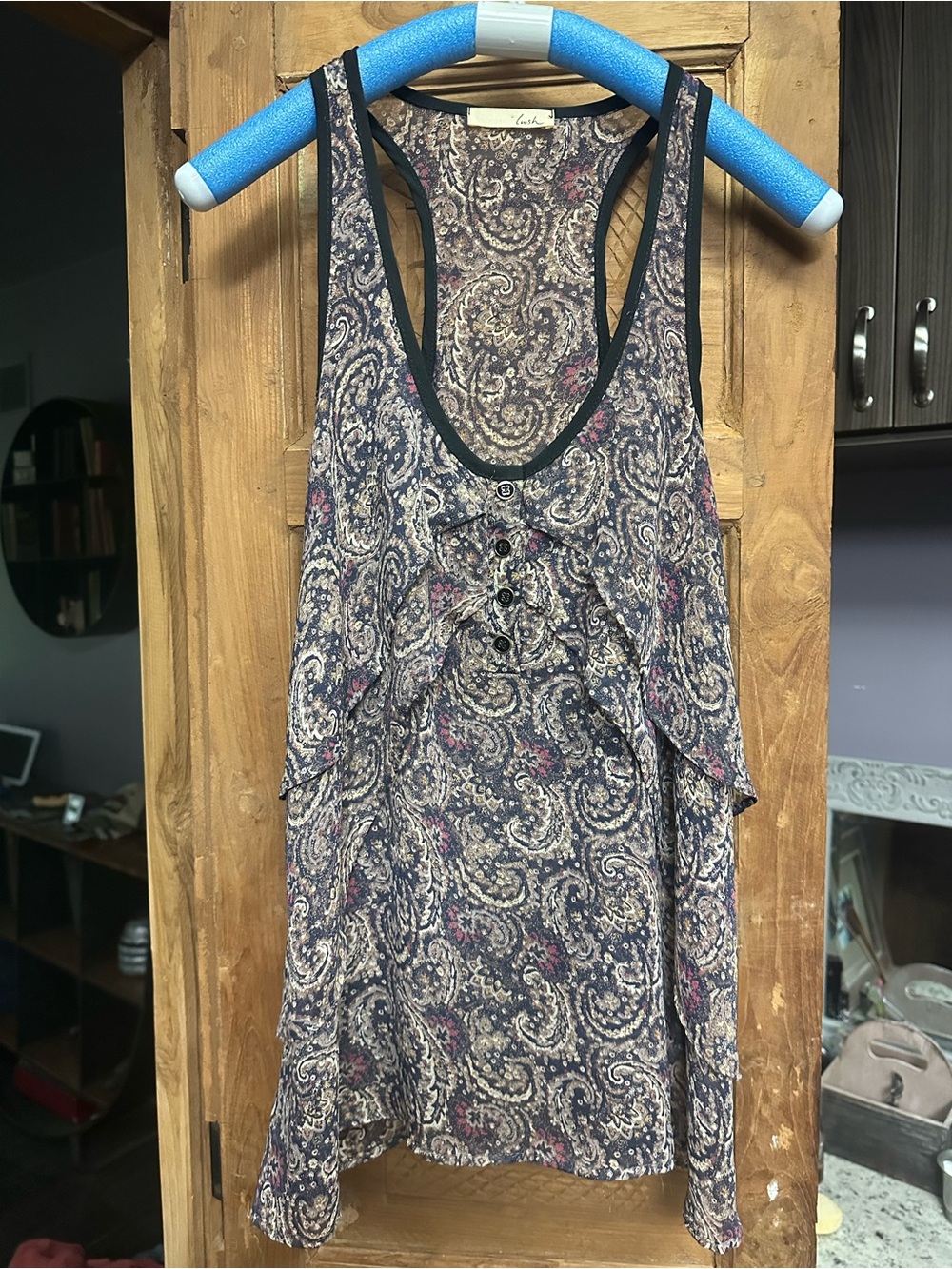 Lush sleeveless blouse tank top layer look front lightweight large paisley